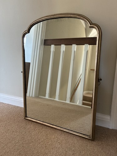 Vintage scalloped frame gilt - scalloped,